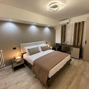 https://hotel-plaza-ungheria.palermohotels.org